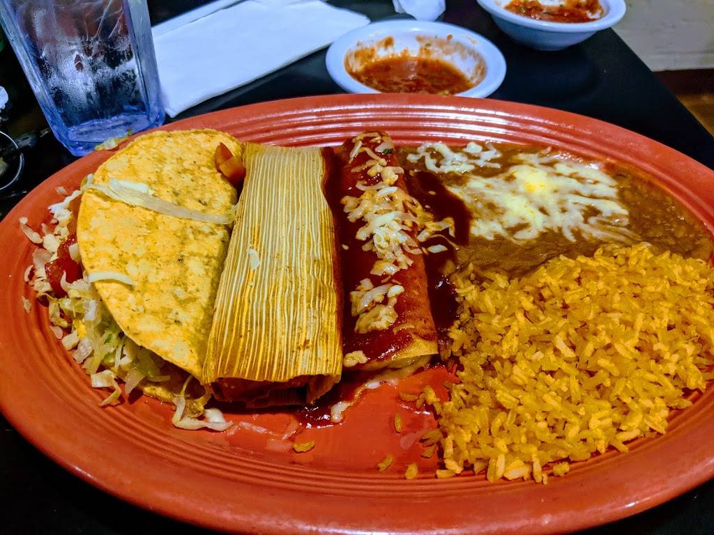 Ajuua Mexican Grill And Cantina | restaurant | 300 N Village Terrace, Tonganoxie, KS 66086, USA | 9134171053 OR +1 913-417-1053
