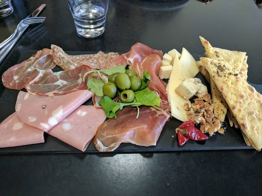 Hot Italian | restaurant | 5959 Shellmound St #75, Emeryville, CA 94608, USA | 5109221369 OR +1 510-922-1369