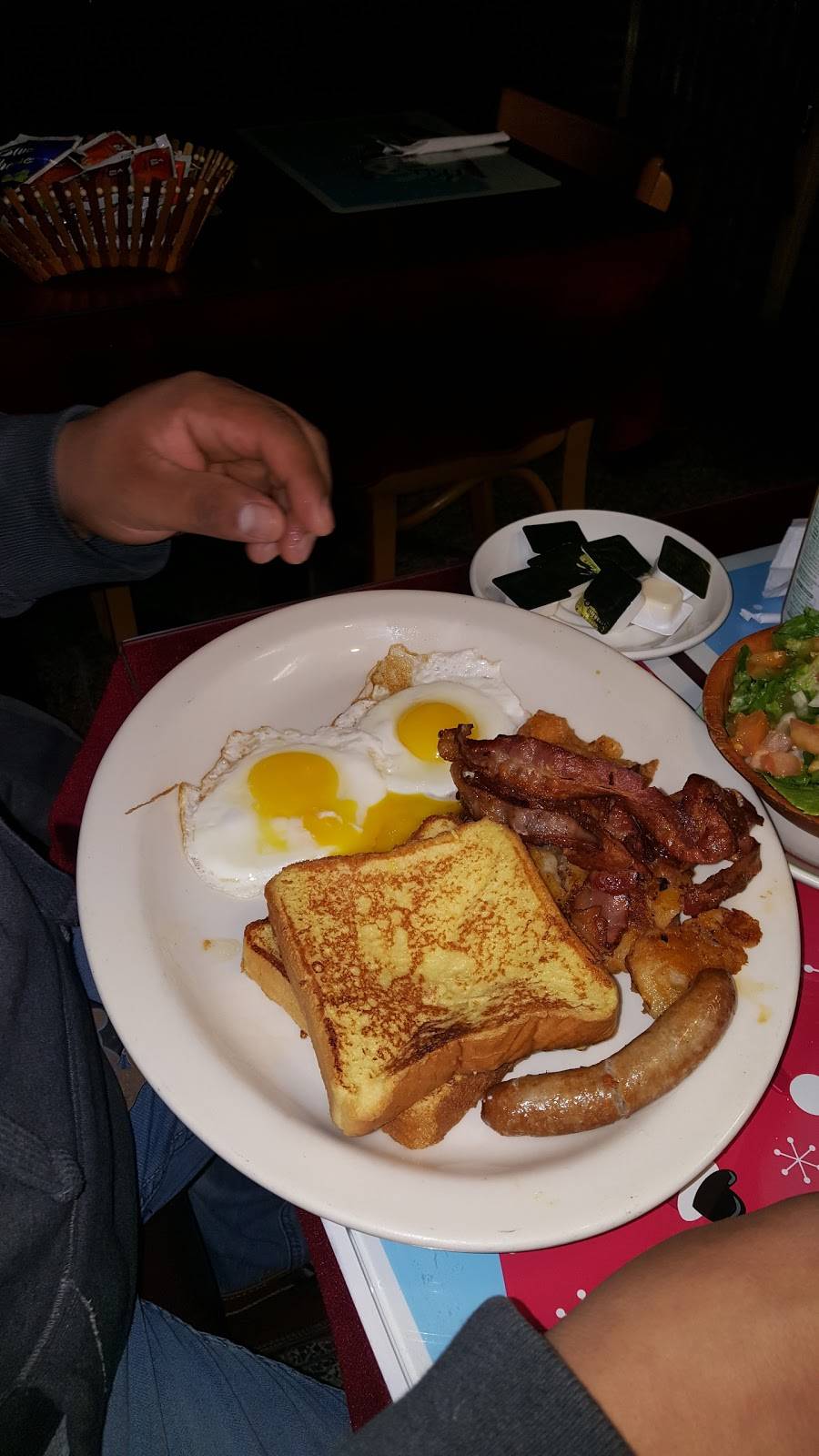 Jerrys 637 | restaurant | 637 Bay St, Staten Island, NY 10304, USA | 7188767685 OR +1 718-876-7685