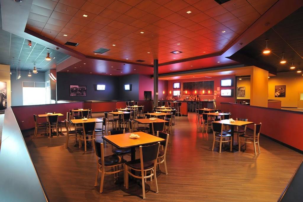 Paddock Lounge | restaurant | 2381 Army Trail Rd, Addison, IL 60101, USA | 6304333700 OR +1 630-433-3700