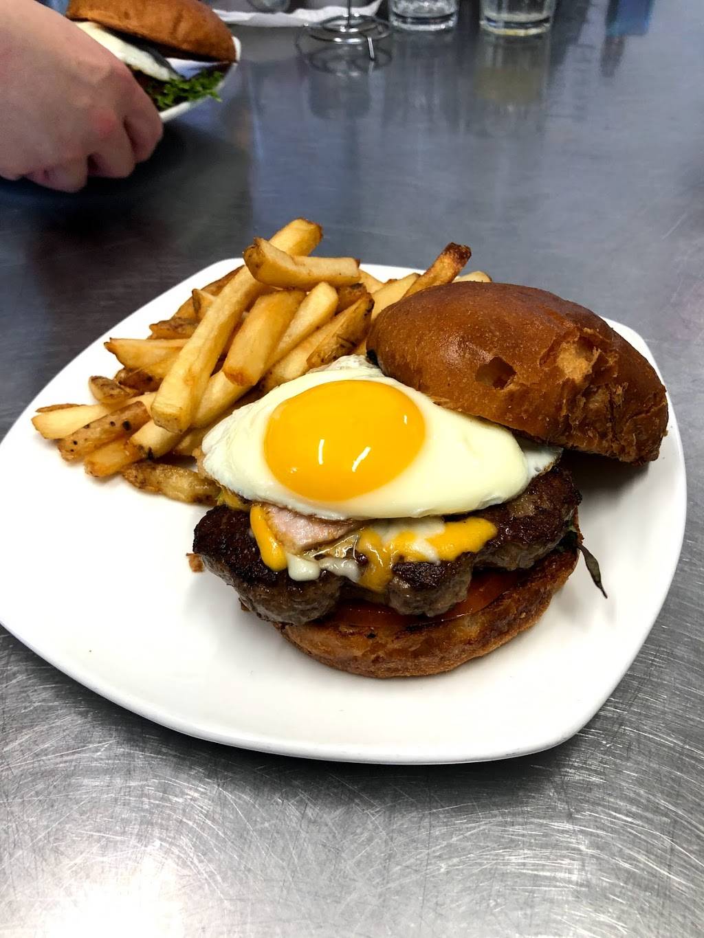 Navarras Eatery | restaurant | 1 Main St S, Uxbridge, ON L9P 1J2, Canada | 9058527669 OR +1 905-852-7669