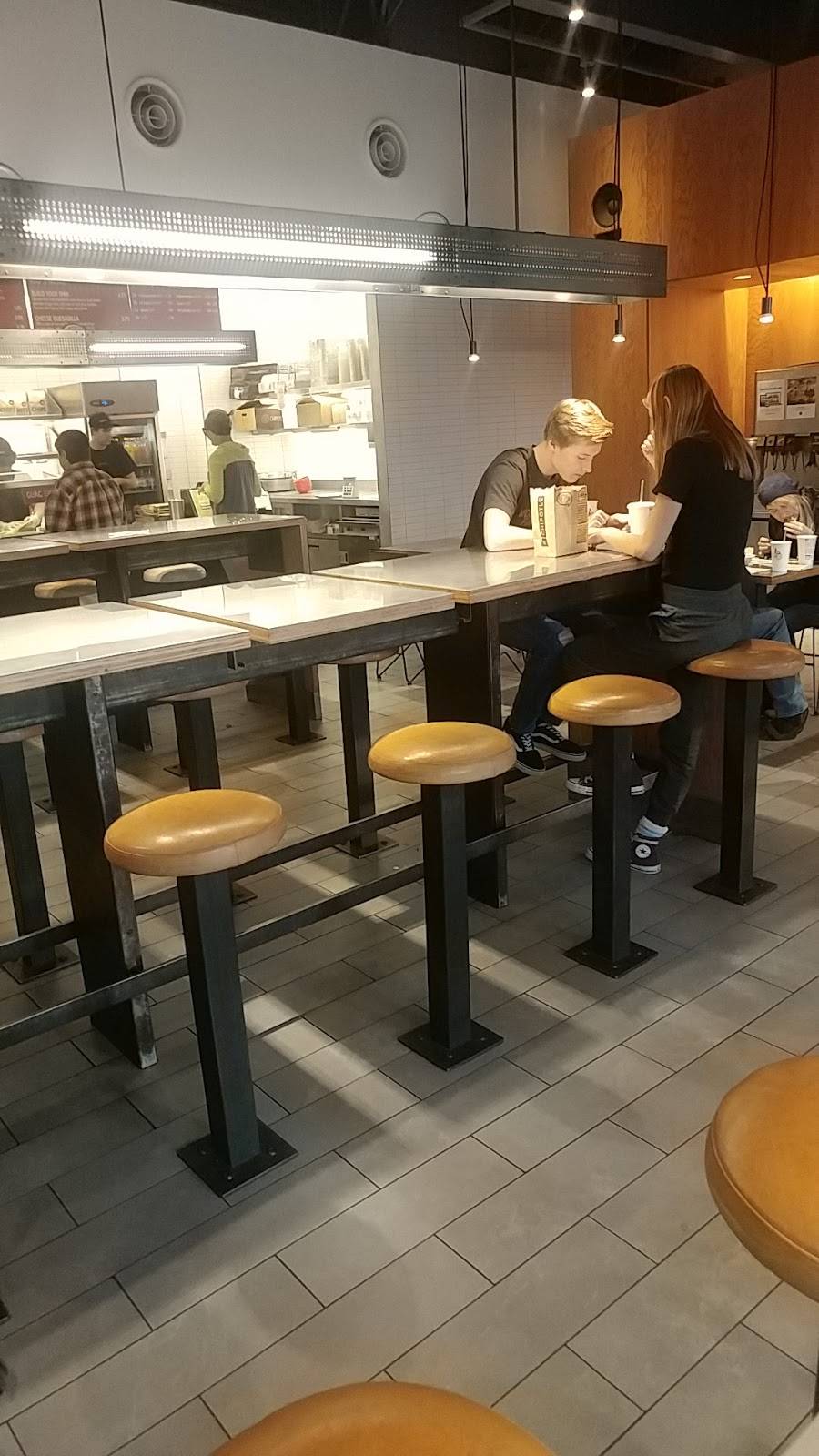 Chipotle Mexican Grill | restaurant | 7180 E Point Douglas Rd S Ste 300, Cottage Grove, MN 55016, USA | 6512024192 OR +1 651-202-4192