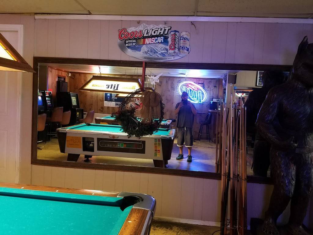 Out West Bar & Grill | restaurant | 301 S Main St, West, TX 76691, USA | 2548265509 OR +1 254-826-5509