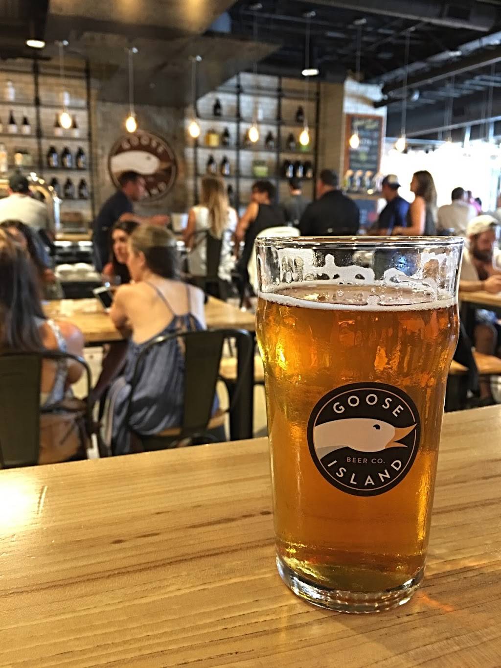 Goose Island Beer Company | restaurant | 1800 W Fulton St, Chicago, IL 60612, USA | 8004667363 OR +1 800-466-7363