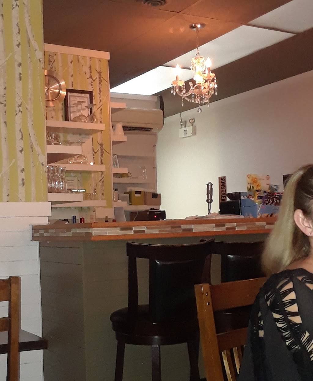 Zees Bistro | restaurant | 773 St Clair St, Chatham, ON N7M 5J7, Canada | 5193514468 OR +1 519-351-4468