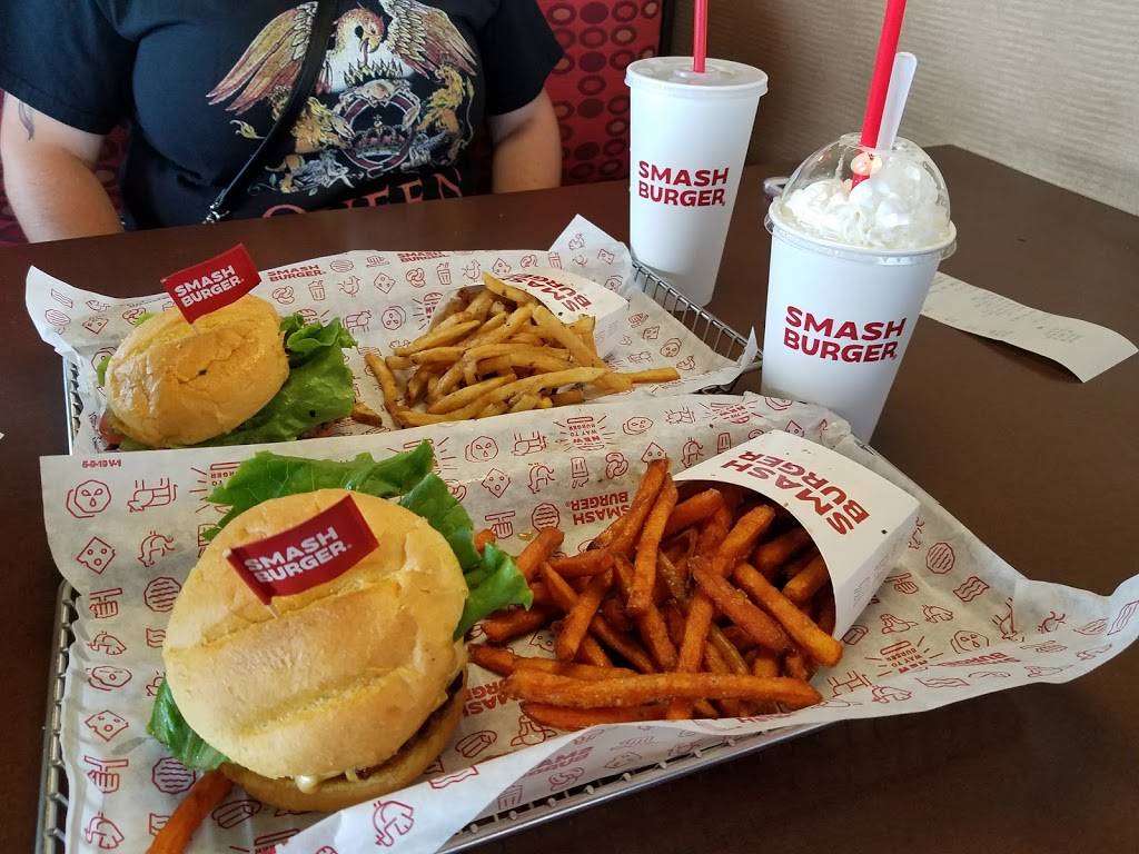 Smashburger | restaurant | 1981 Zumbehl Rd, St Charles, MO 63303, USA | 6367246777 OR +1 636-724-6777