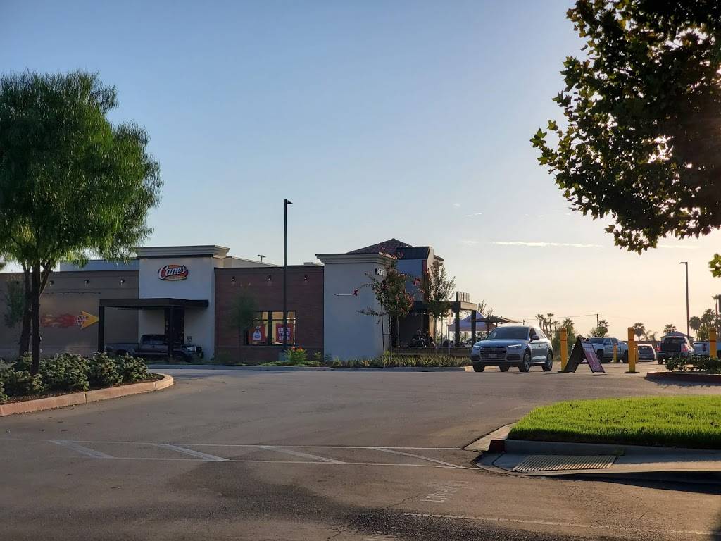 Raising Canes Chicken Fingers | meal takeaway | 1435 W Lugonia Ave, Redlands, CA 92374, USA | 9097487239 OR +1 909-748-7239