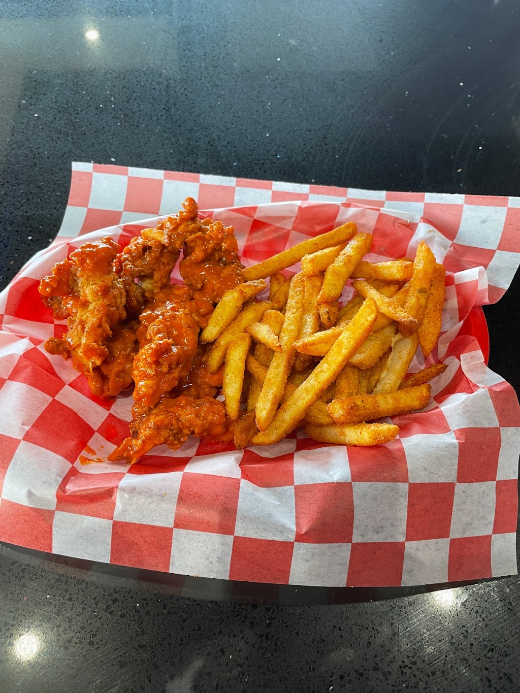 Touchdown Sports Bar & Lounge | restaurant | 1409 N Cockrell Hill Rd Suite 100, DeSoto, TX 75115, USA | 2142429964 OR +1 214-242-9964