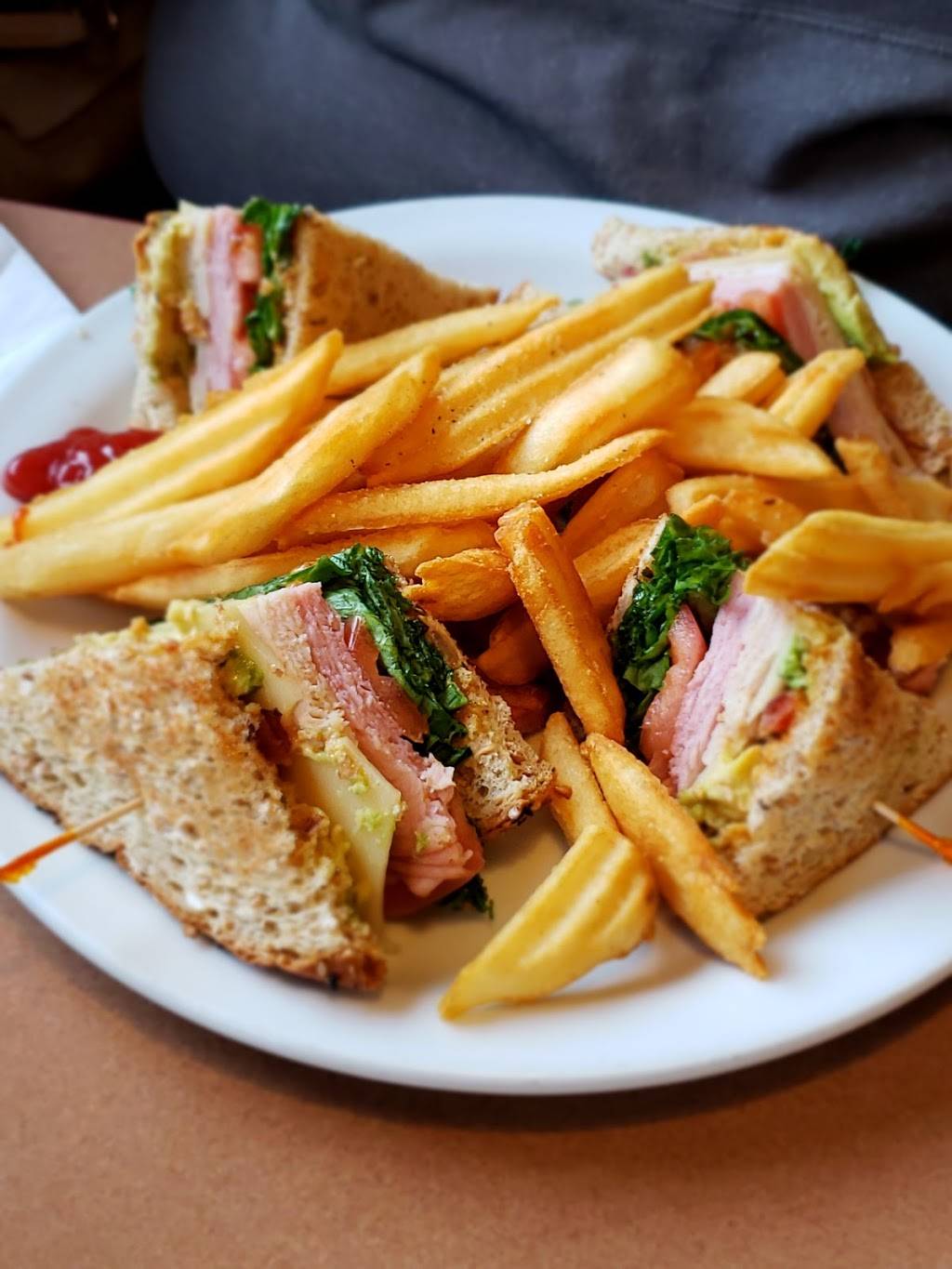 Dennys | restaurant | 6405 James Cir N, Brooklyn Center, MN 55430, USA | 7635660073 OR +1 763-566-0073