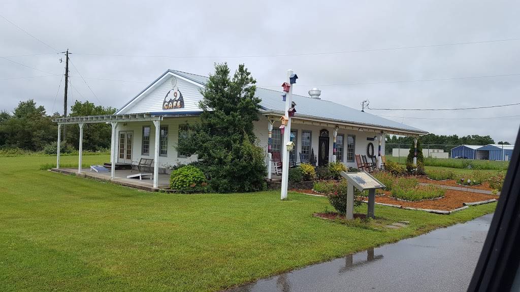 Cloud 9 Cafe | restaurant | 2960 Airport Rd, Davella, KY 41214, USA | 6062982799 OR +1 606-298-2799