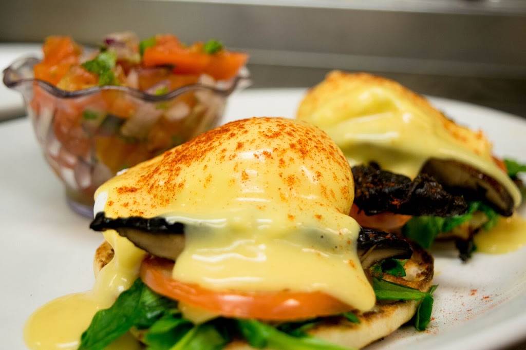 Riverdale Diner | restaurant | 521 River Rd, Shelton, CT 06484, USA | 2039244084 OR +1 203-924-4084