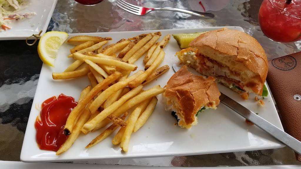 The Deck | restaurant | 179 Bridge Rd, Salisbury, MA 01952, USA | 9784994422 OR +1 978-499-4422