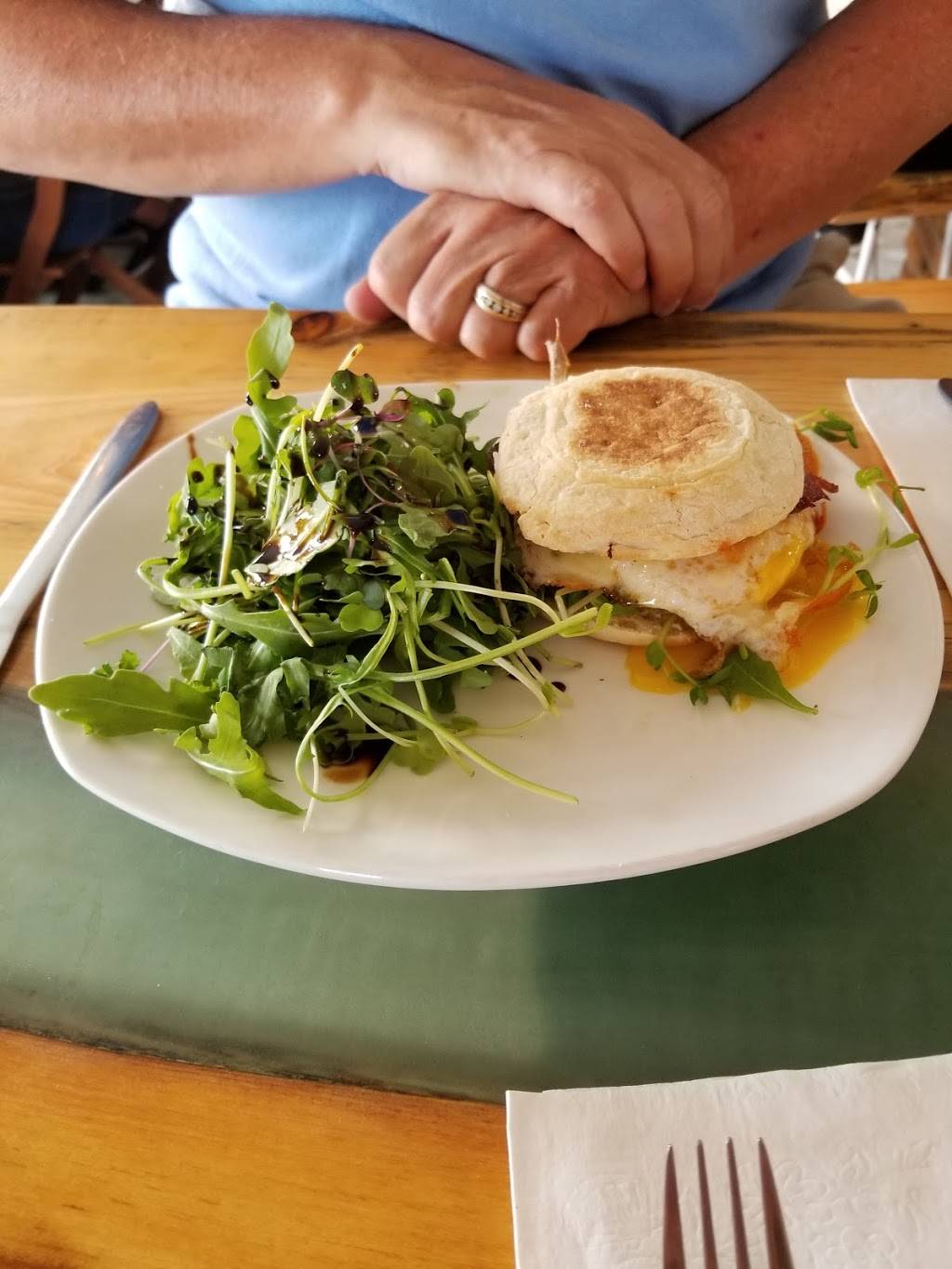 Bernadette’s | restaurant | 95-19 Rockaway Beach Blvd, Rockaway Beach, NY 11693, USA | 3473197994 OR +1 347-319-7994