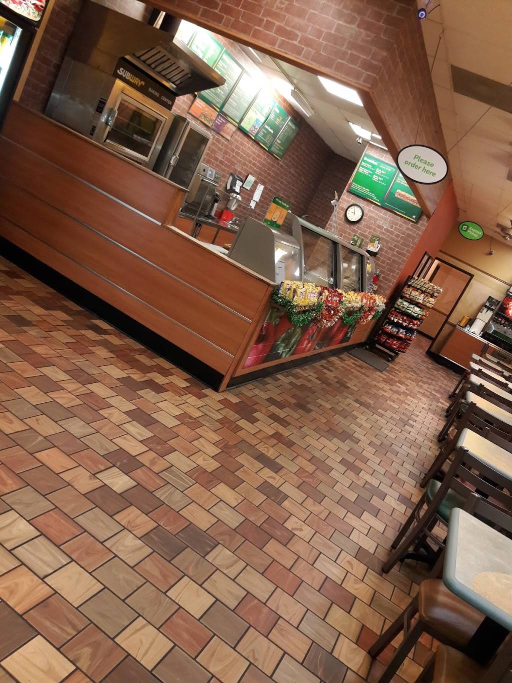 Subway | restaurant | 19706 Middlebelt Rd, Livonia, MI 48152, USA | 2484747530 OR +1 248-474-7530