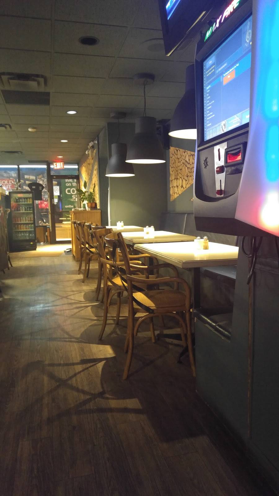 Golden Pizza | restaurant | 2360 Danforth Ave, Toronto, ON M4C 1K7, Canada | 4164257717 OR +1 416-425-7717