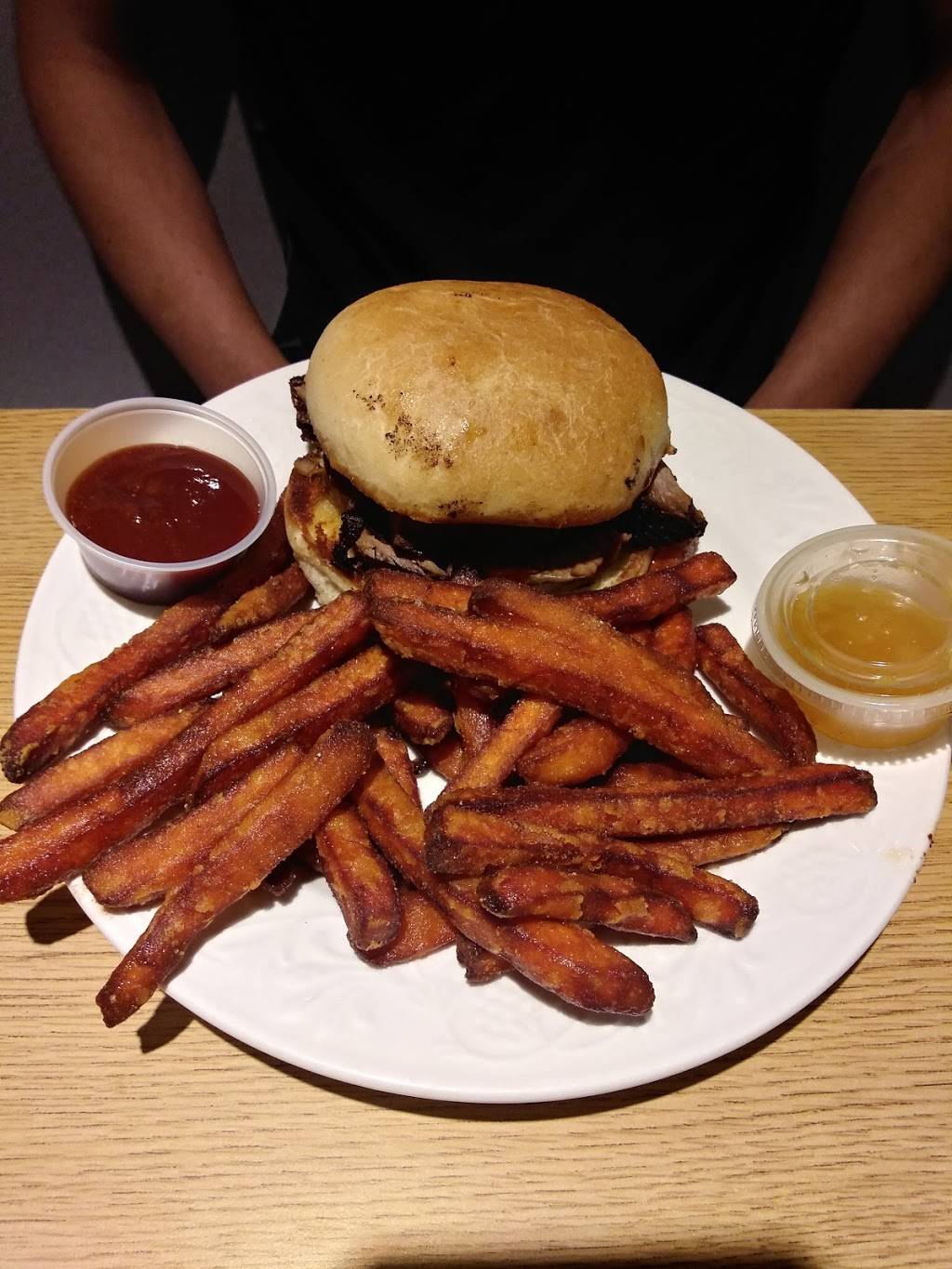 Sticky Face BBQ | restaurant | 276 Oliver St, North Tonawanda, NY 14120, USA | 7162601212 OR +1 716-260-1212