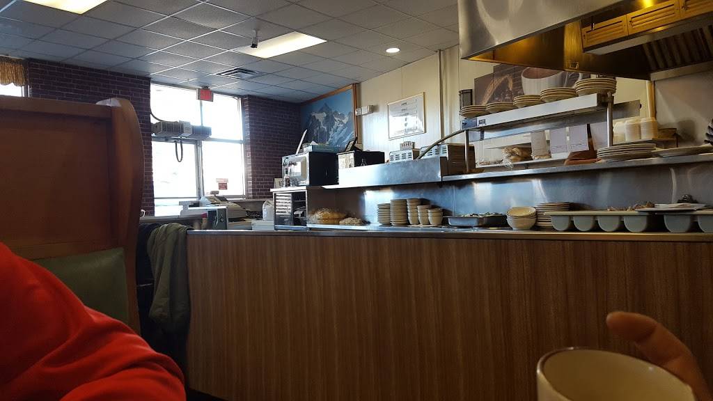 Crystal Springs Dairy Bar | restaurant | 166 West St, Ware, MA 01082, USA | 4139676190 OR +1 413-967-6190