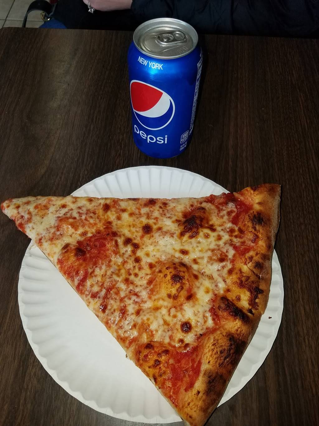 Ginos Pizzeria | restaurant | 439 S Broadway, Yonkers, NY 10705, USA | 9144235088 OR +1 914-423-5088