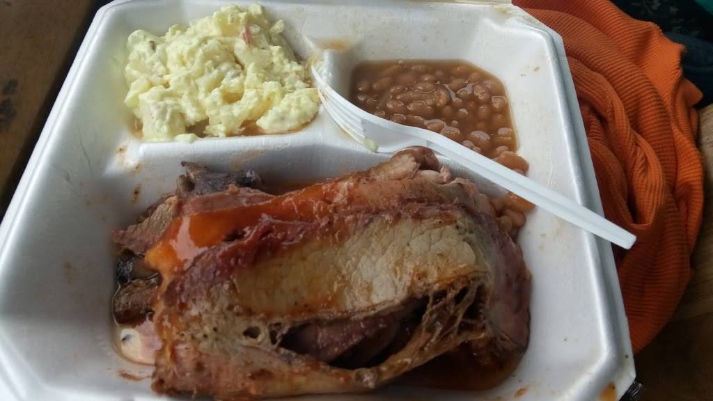 Charlies Bar B Que & Catering | restaurant | 3125 College St, Beaumont, TX 77701, USA | 4097677683 OR +1 409-767-7683