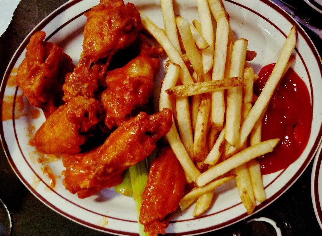 Buffs Pub | meal takeaway | 317 Washington St, Newton, MA 02458, USA | 6173329134 OR +1 617-332-9134