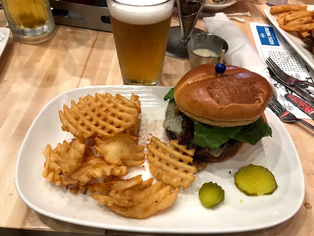 Blue Rock Bar & Grill | restaurant | 4021 Bobhalla Dr, Sioux Falls, SD 57107, USA | 6052712500 OR +1 605-271-2500