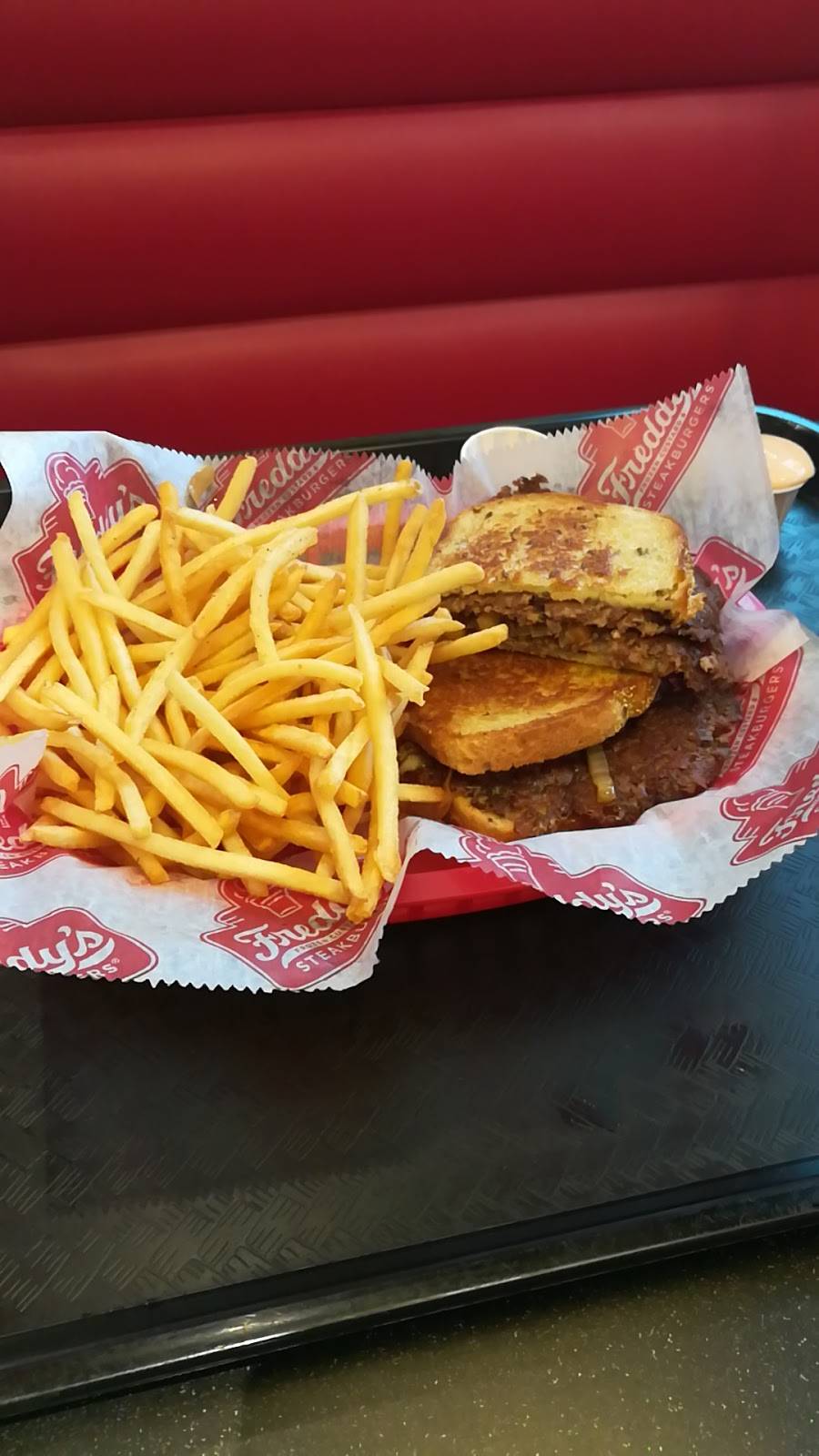 Freddys Frozen Custard & Steakburgers | restaurant | 39520 North W Daisy Mountain Dr, Anthem, AZ 85086, USA | 6234767584 OR +1 623-476-7584