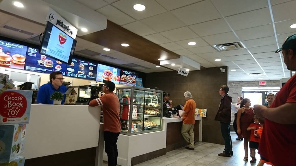 McDonalds | cafe | 3354 Dougall Ave, Windsor, ON N9E 1S6, Canada | 5199660454 OR +1 519-966-0454