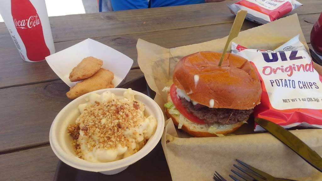 PigDog BEACH ★ BAR ★ BQ | restaurant | 3501 Boardwalk, Wildwood, NJ 08260, USA | 6097293700 OR +1 609-729-3700