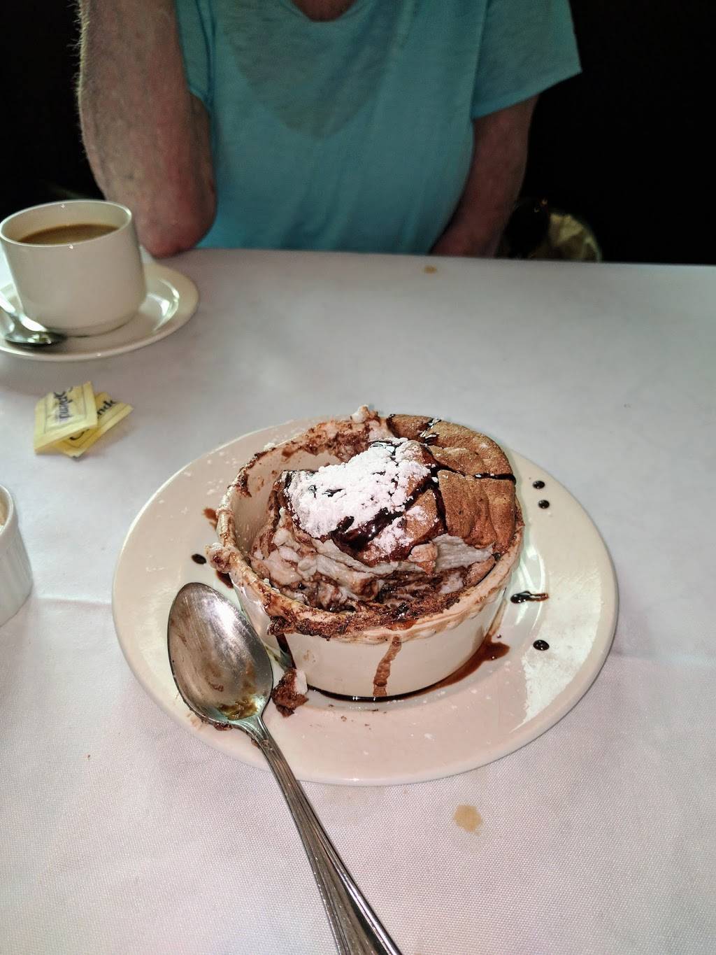 Le Coq Au Vin | restaurant | 4800 S Orange Ave, Orlando, FL 32806, USA | 4078516980 OR +1 407-851-6980