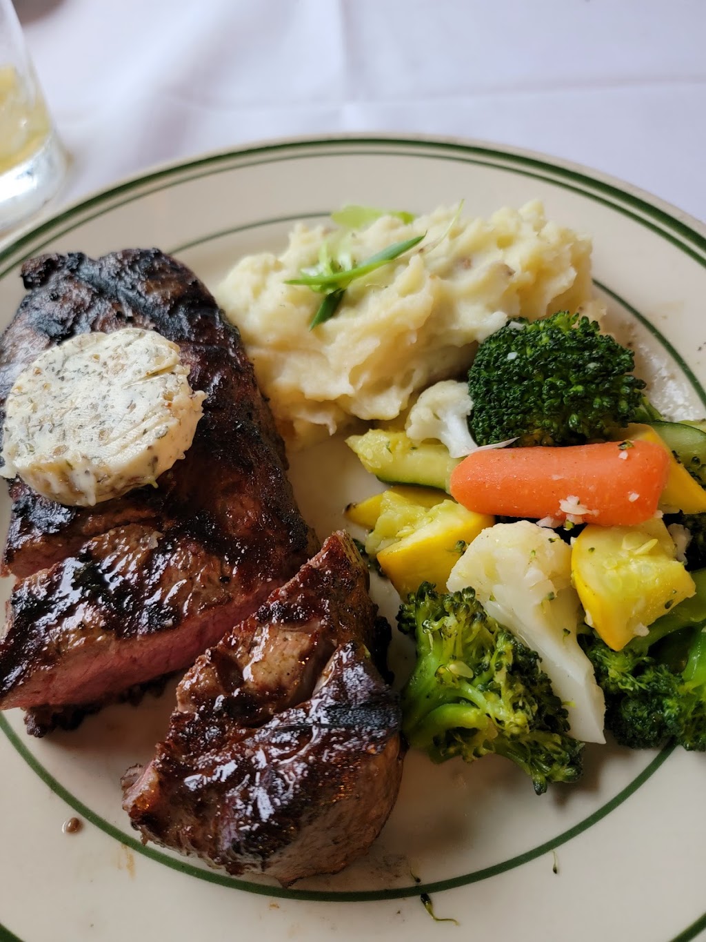 Spinners | restaurant | 29430 Ellensburg Ave, Gold Beach, OR 97444, USA | 5412475160 OR +1 541-247-5160