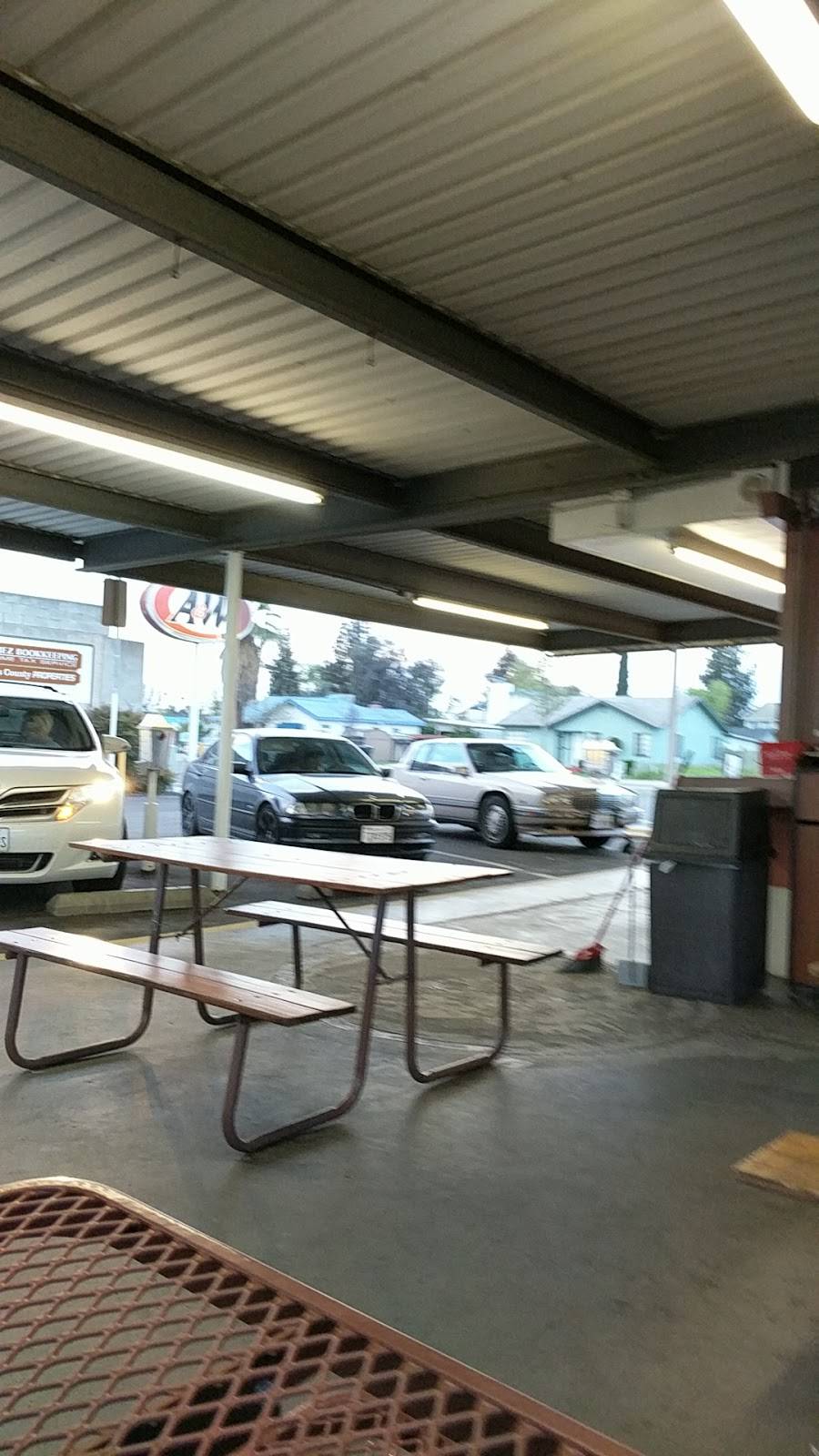 A & W All American Food | restaurant | 1113 N 10th Ave, Hanford, CA 93230, USA | 5595847579 OR +1 559-584-7579