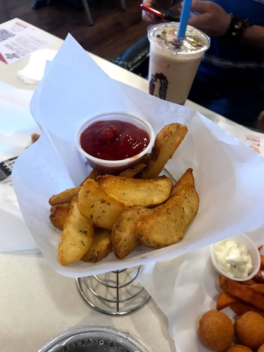 Bubble Republic | restaurant | 4555 Hurontario St, Mississauga, ON L5A 4E7, Canada | 9057121288 OR +1 905-712-1288