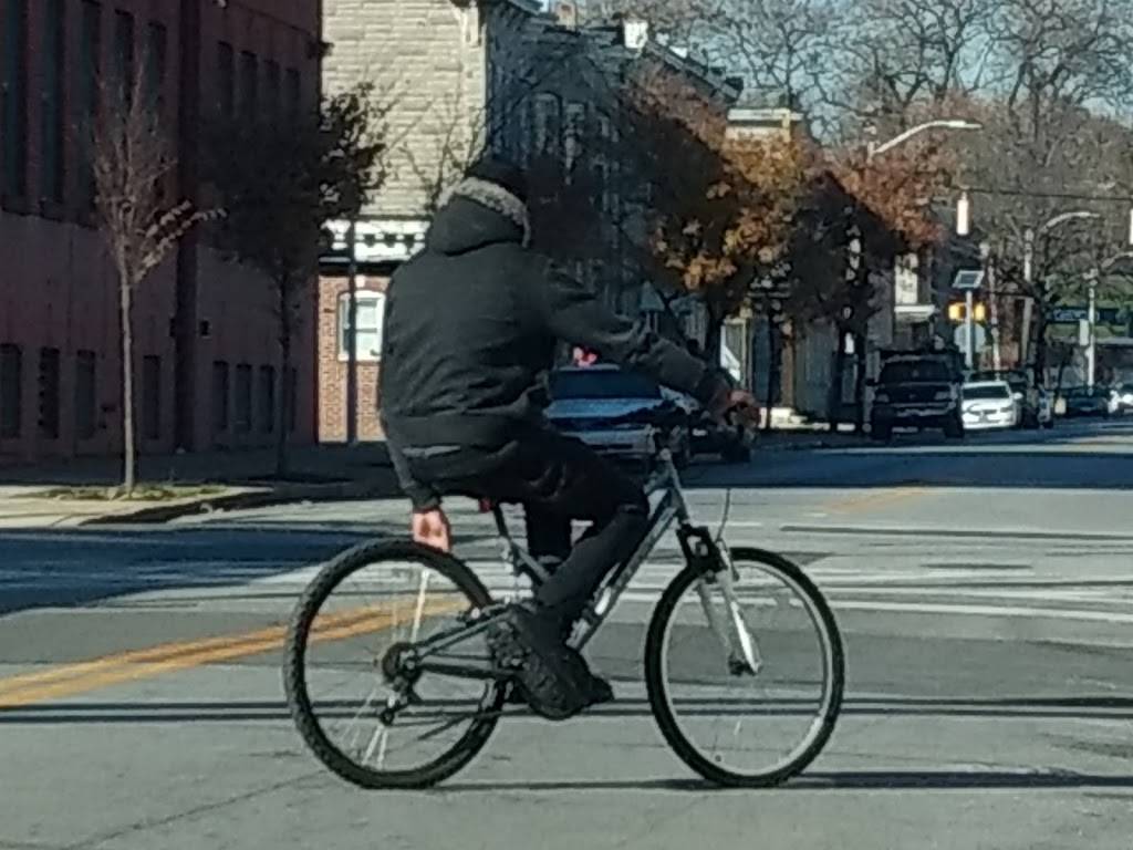 Chris Liquor & Grill | restaurant | 1273 Washington Blvd, Baltimore, MD 21230, USA | 4108372959 OR +1 410-837-2959