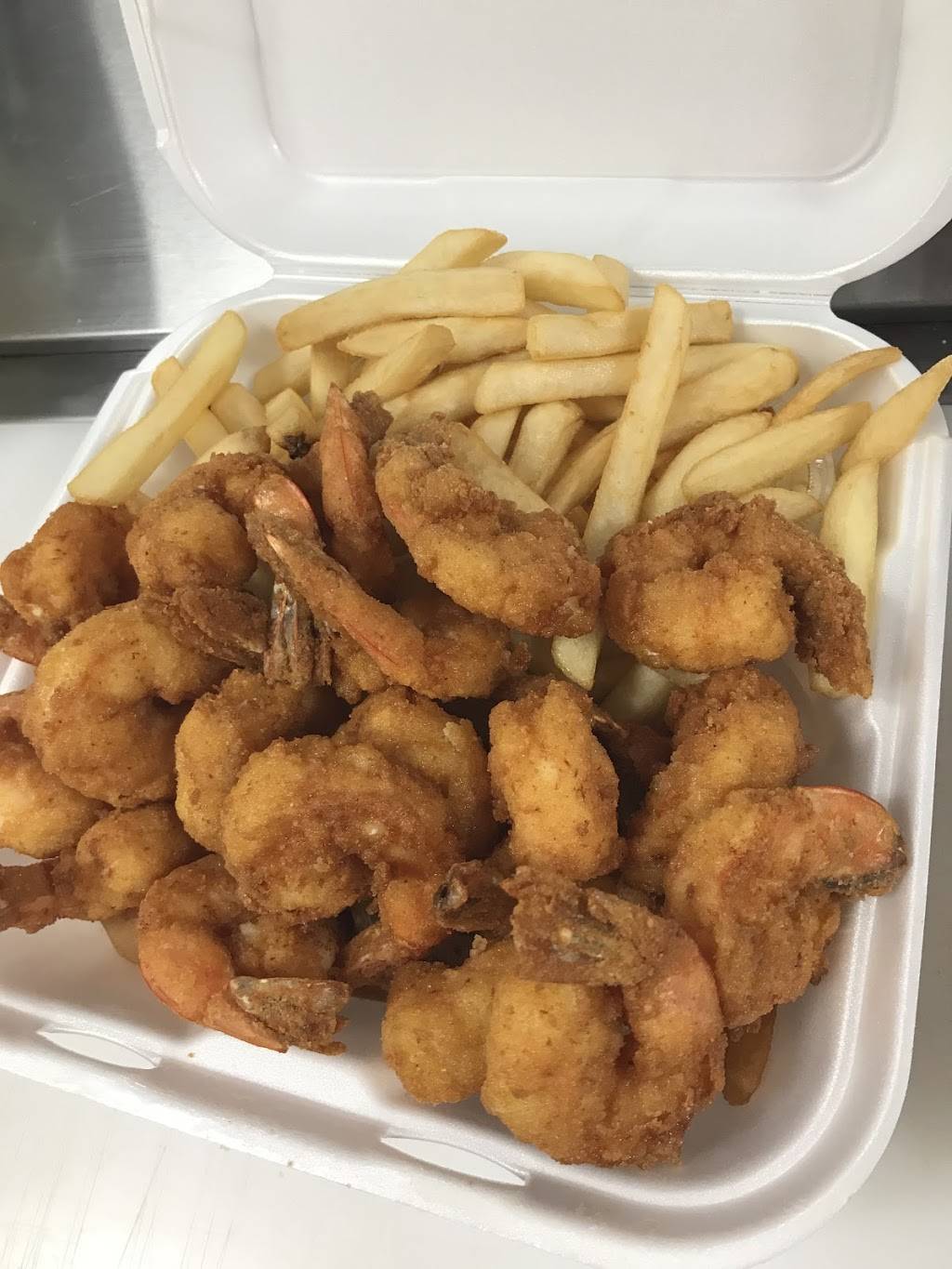 Big Sams Fish & Chicken | restaurant | 2959 W Fulton St, Chicago, IL 60612, USA | 7732651647 OR +1 773-265-1647