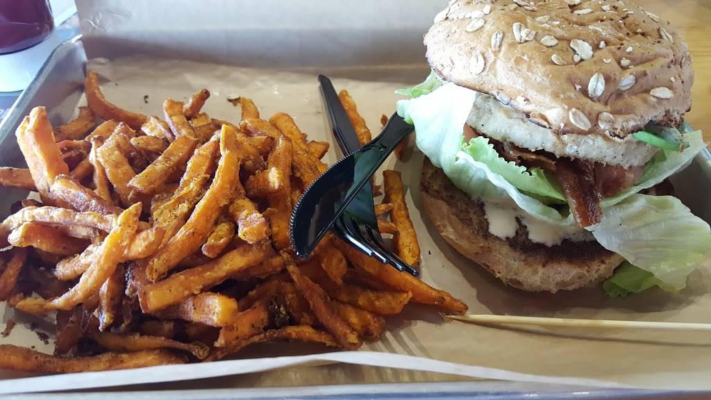 MOOYAH Burgers, Fries & Shakes | restaurant | 7500 N Mesa St Ste. 105, El Paso, TX 79912, USA | 9155842200 OR +1 915-584-2200