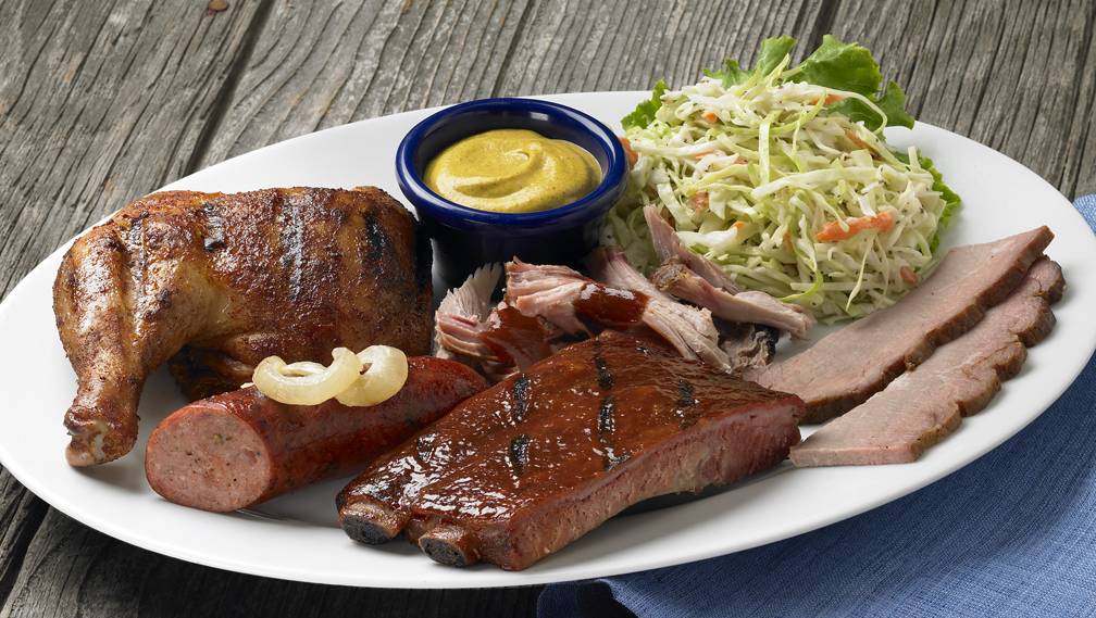 Red Hot & Blue Leesburg | restaurant | 541 E Market St, Leesburg, VA 20176, USA | 7036694242 OR +1 703-669-4242