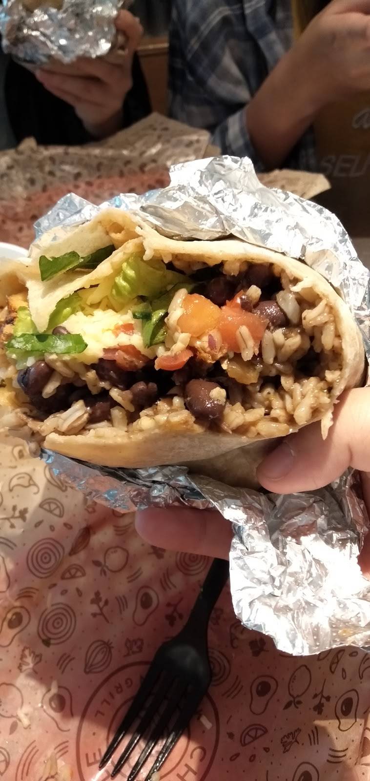 Chipotle Mexican Grill | restaurant | 9900 College Blvd, Overland Park, KS 66210, USA | 9134696620 OR +1 913-469-6620