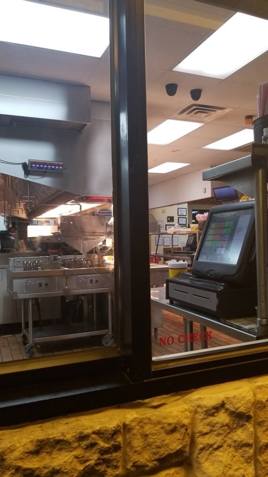 Chicken Express | restaurant | 6211 Wesley St, Greenville, TX 75402, USA | 9034553677 OR +1 903-455-3677