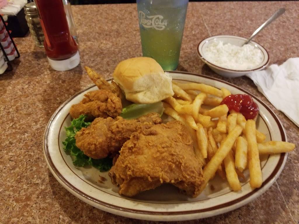 Cedar Falls Family Restaurant | restaurant | 2627 Center St, Cedar Falls, IA 50613, USA | 3192666705 OR +1 319-266-6705