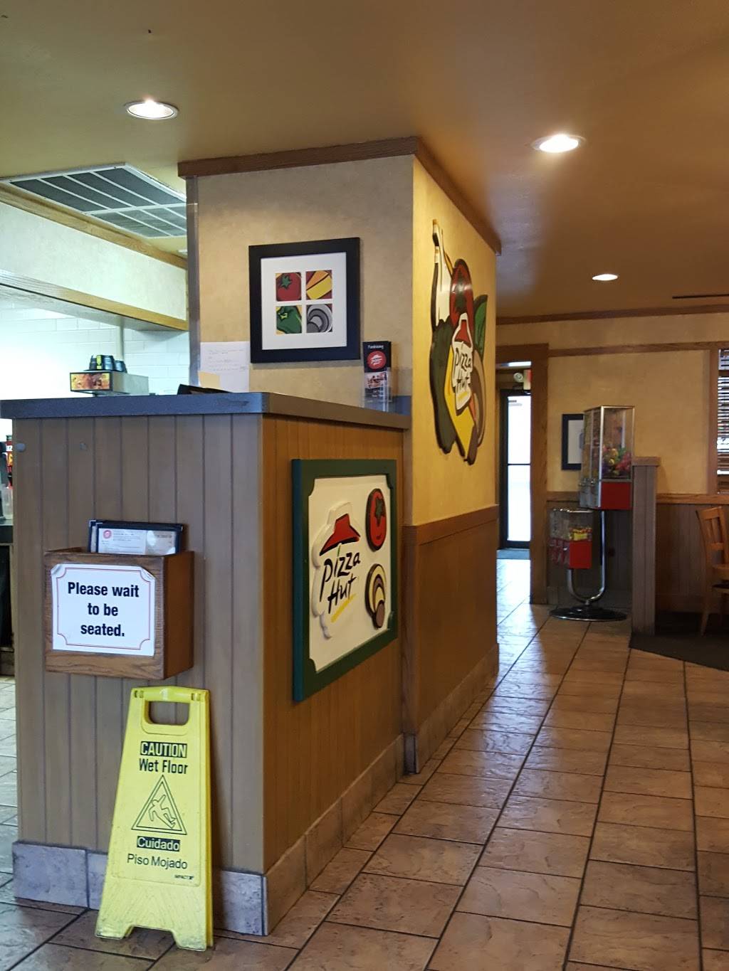 Pizza Hut | meal takeaway | 400 Woodward Ave, Muscle Shoals, AL 35661, USA | 2563814511 OR +1 256-381-4511