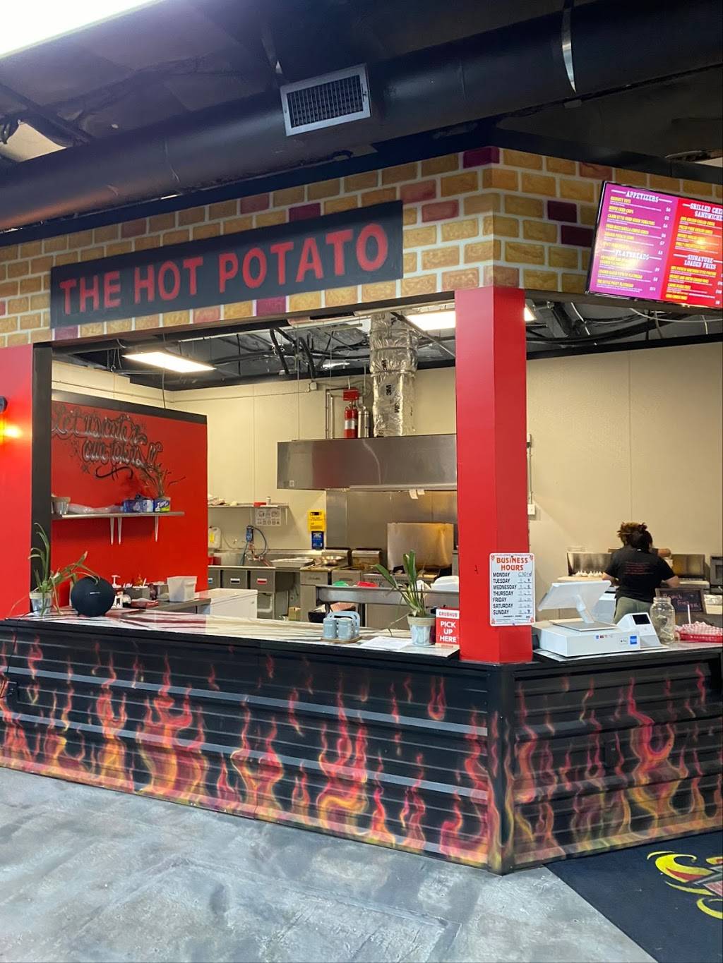 The Hot Potato | restaurant | 206 N Oak St, Roanoke, TX 76262, USA | 2149096511 OR +1 214-909-6511