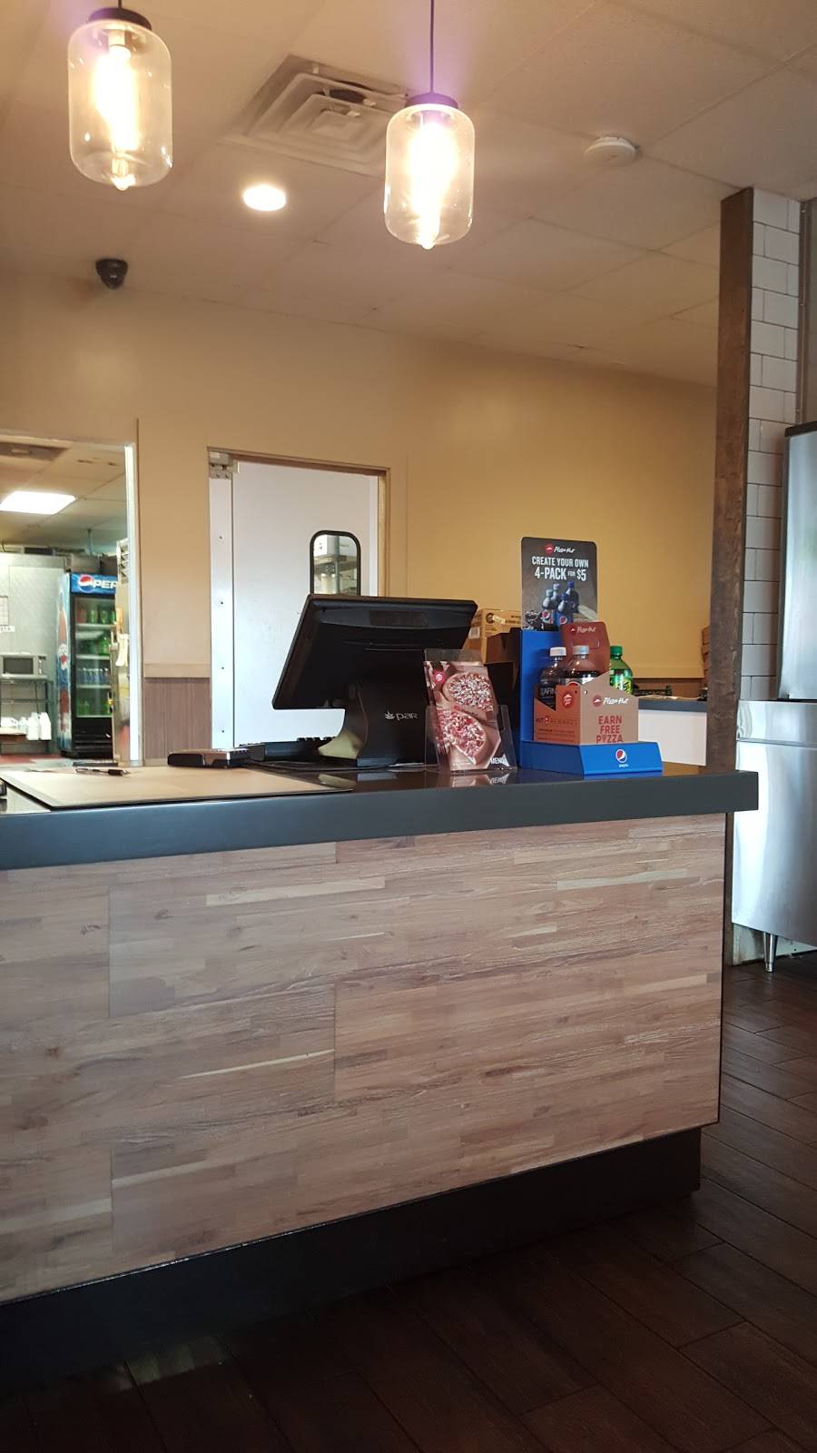 Pizza Hut | meal takeaway | 405 A Peacock St, Ahoskie, NC 27910, USA | 2523326000 OR +1 252-332-6000