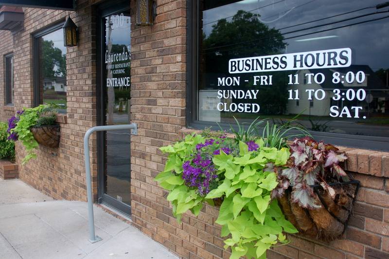 Laurendas Family Restaurant & Catering | bakery | 300 S Line St, Greer, SC 29651, USA | 8648483012 OR +1 864-848-3012