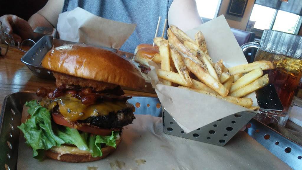 Chilis Grill & Bar | meal takeaway | 15147 Wards Rd, Lynchburg, VA 24502, USA | 4342371252 OR +1 434-237-1252