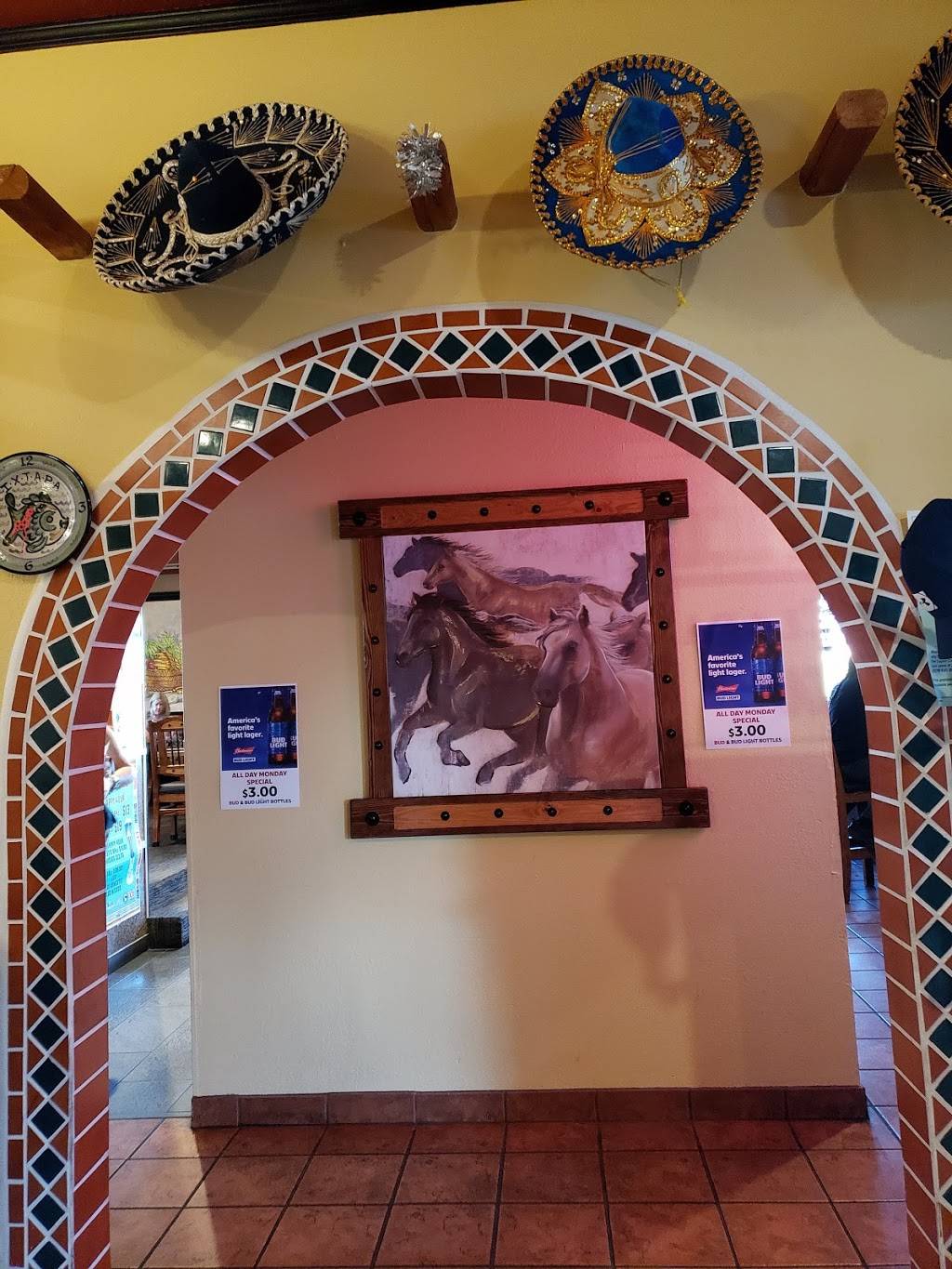 Ixtapa Mexican Restaurant | restaurant | 9200 271st St NW, Stanwood, WA 98292, USA | 3606295227 OR +1 360-629-5227