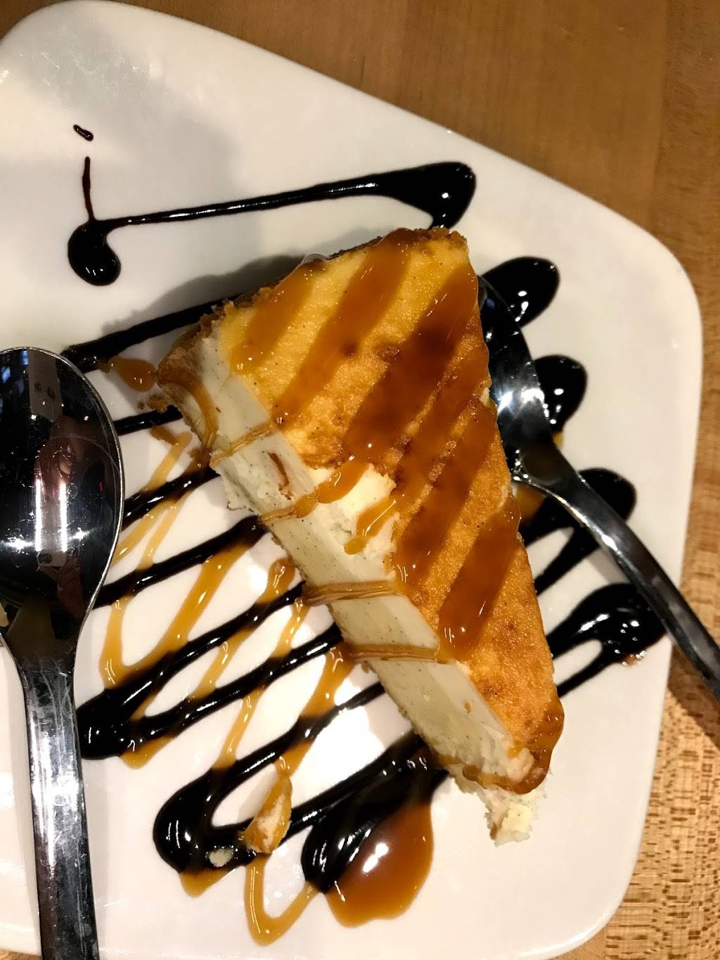 Walnut Grill Robinson | restaurant | 1210 Settlers Ridge Center Dr, McKees Rocks, PA 15136, USA | 4127472100 OR +1 412-747-2100