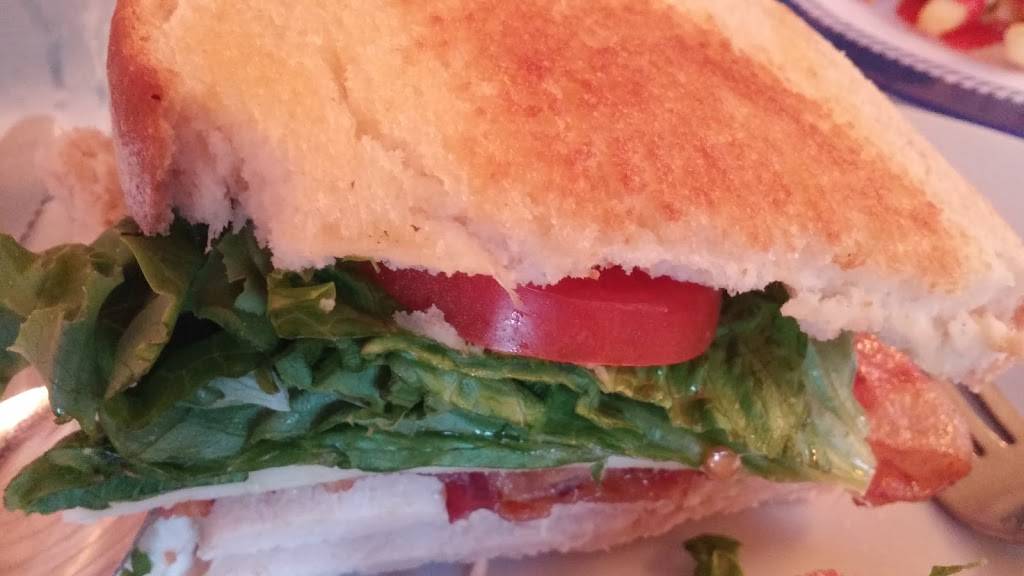 Glenns Place | restaurant | 214 US-1, Bucksport, ME 04416, USA | 2077029412 OR +1 207-702-9412