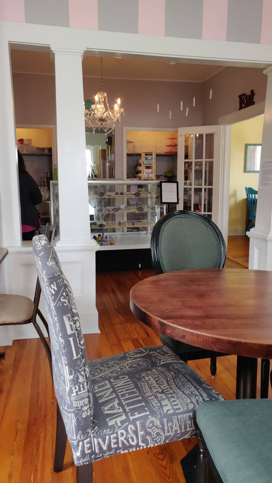 The Happy Bakery | bakery | 102 W 6th St, OFallon, IL 62269, USA | 6187267349 OR +1 618-726-7349