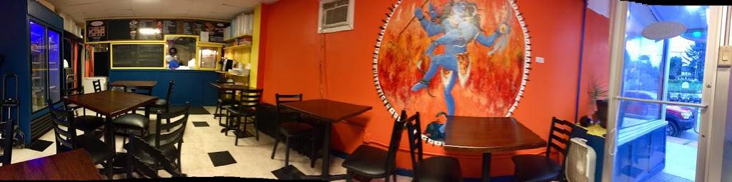 Dhanis Curry Melt | restaurant | 109 S Main St, Liberty, NY 12754, USA | 8452927360 OR +1 845-292-7360