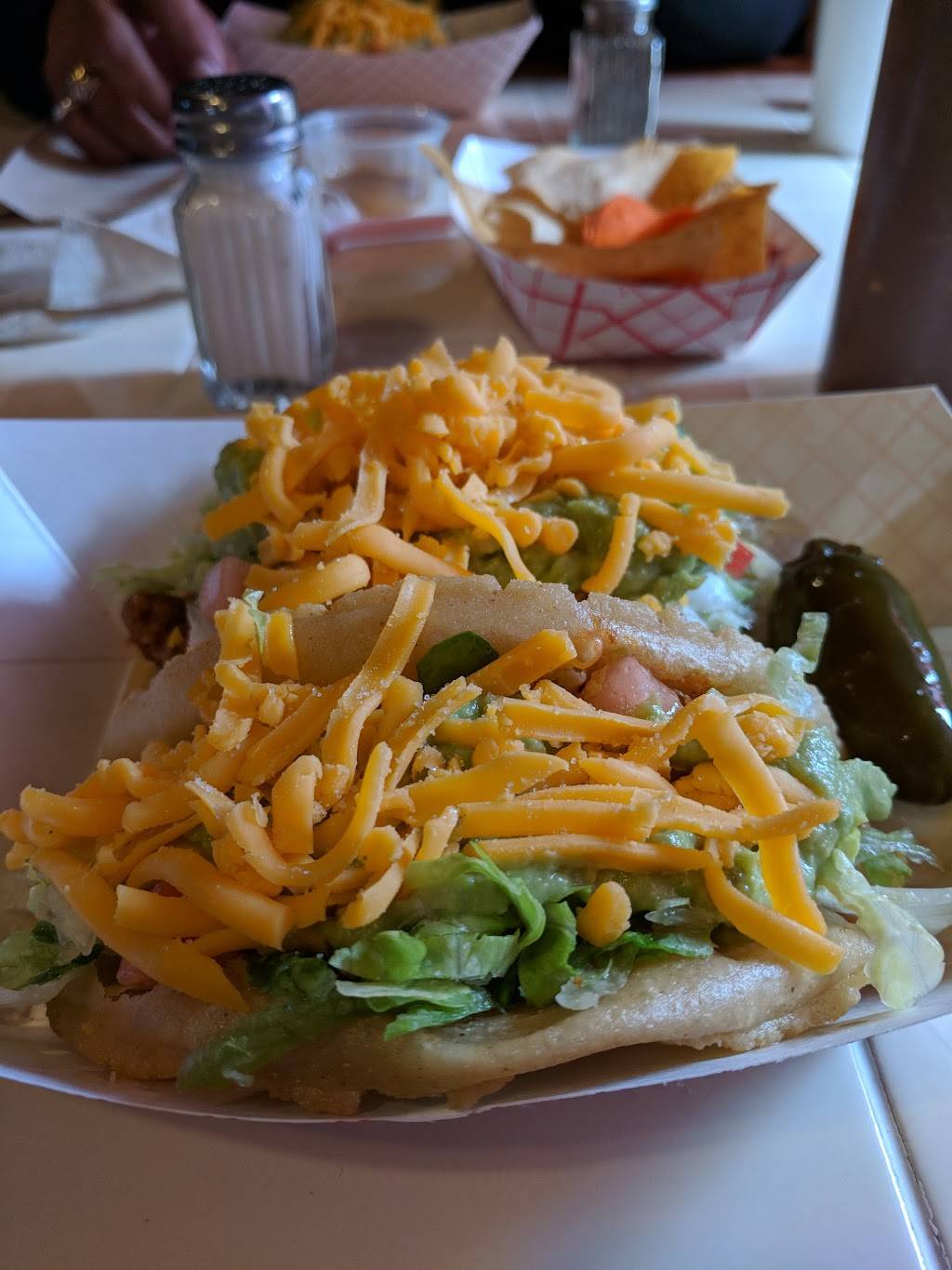 Rays Drive Inn | restaurant | 822 SW 19th St, San Antonio, TX 78207, USA | 2104327171 OR +1 210-432-7171